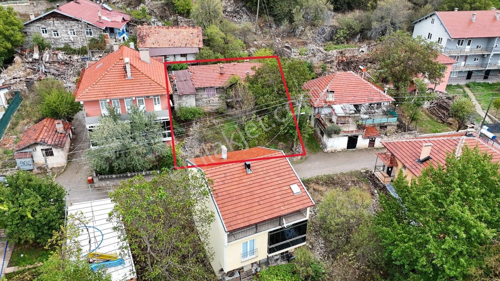 Değirmenlik'te Satılık 401 M2 Arsa İçinde Eski Düğmeli Taş Ev — fotoğraf 2