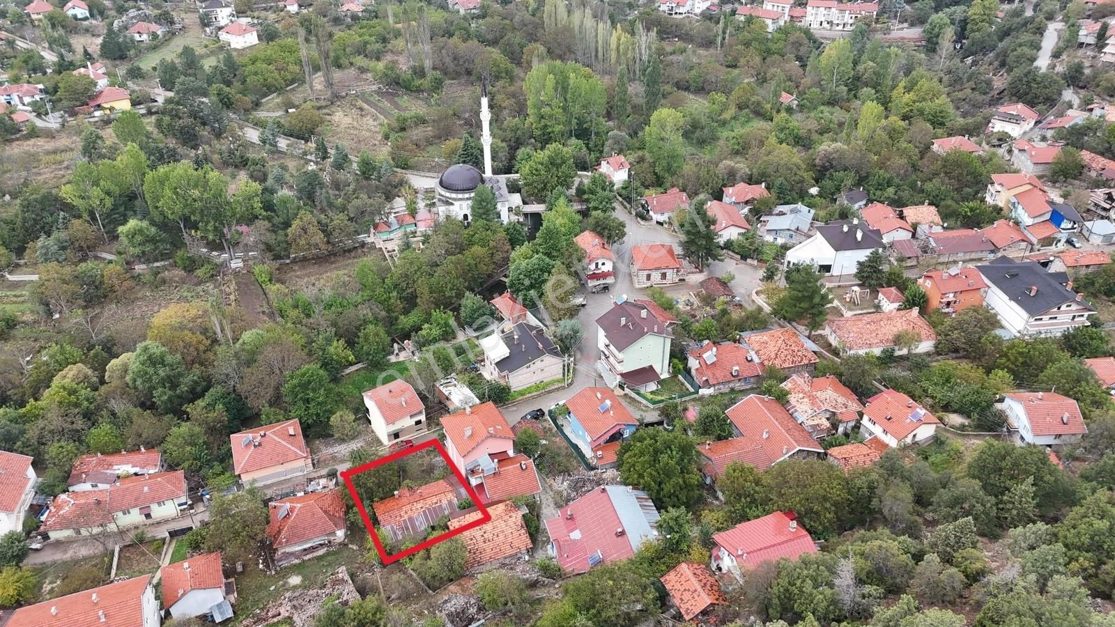 Değirmenlik'te Satılık 401 M2 Arsa İçinde Eski Düğmeli Taş Ev — fotoğraf 3