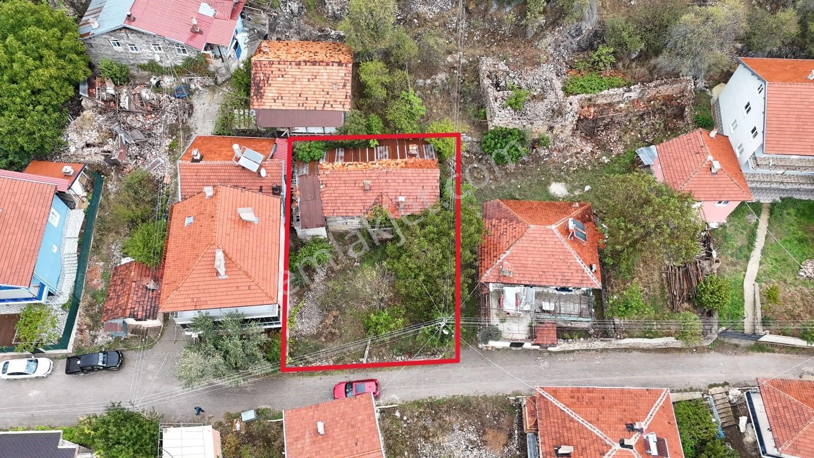 Değirmenlik'te Satılık 401 M2 Arsa İçinde Eski Düğmeli Taş Ev — fotoğraf 4