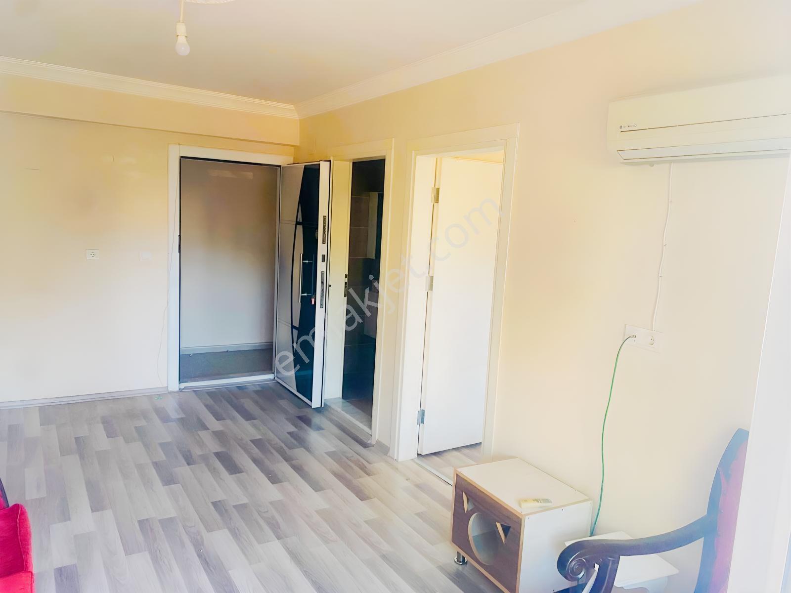 Kampüse Yakın Geniş Balkonlu 1+1 — fotoğraf 3