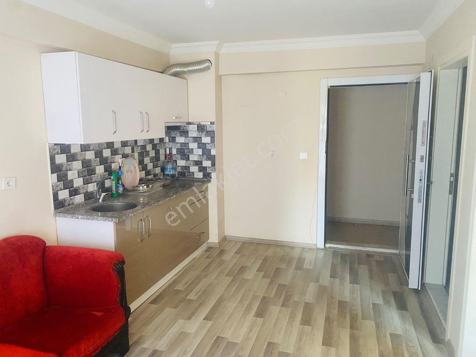 Kampüse Yakın Geniş Balkonlu 1+1 — fotoğraf 6