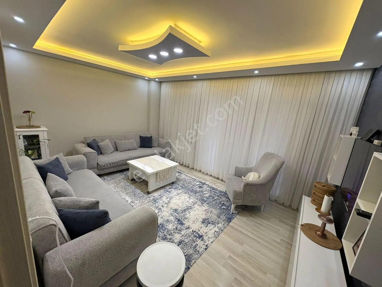Arzu Emlaktan Yunusemre 8yaşında Asansörlü Yüksekgiriş Balkonlu — fotoğraf 6