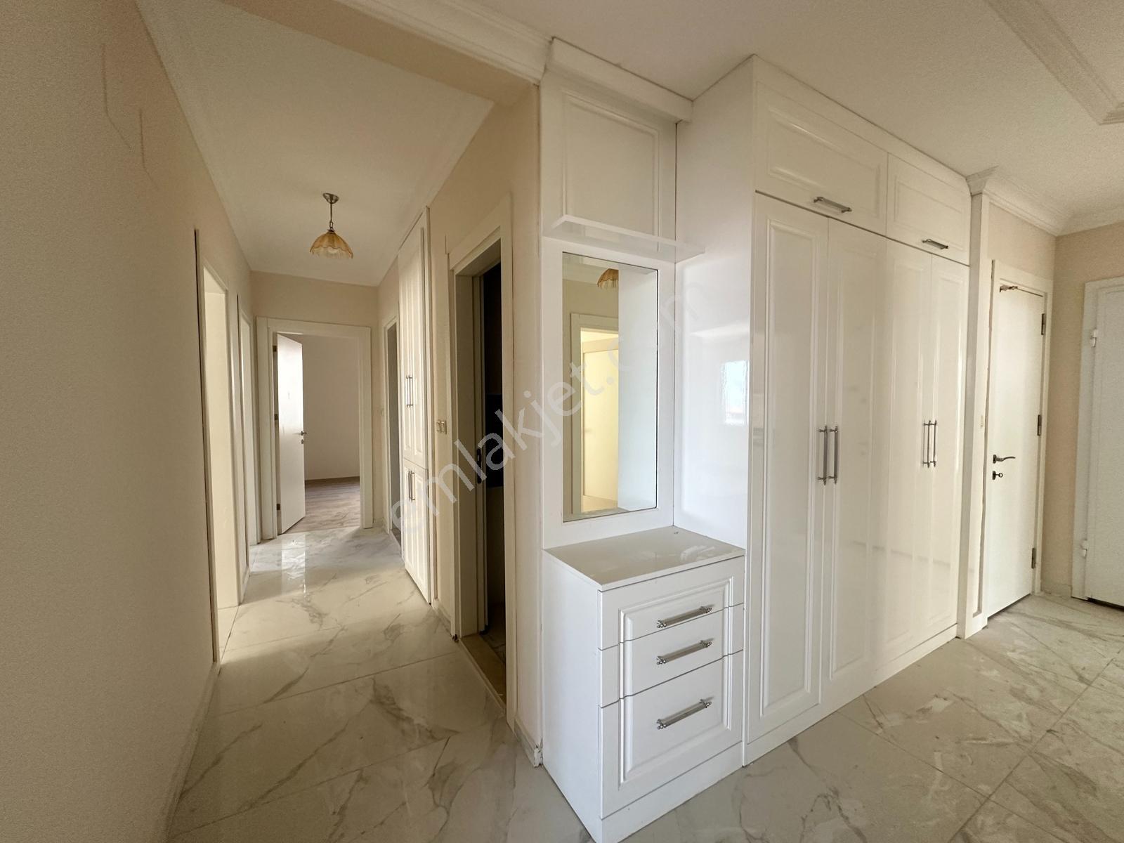 Yeni Rota Emlaktan Daire İçi Yenilenmiş Geniş 4+1 Satılık Daire — fotoğraf 5