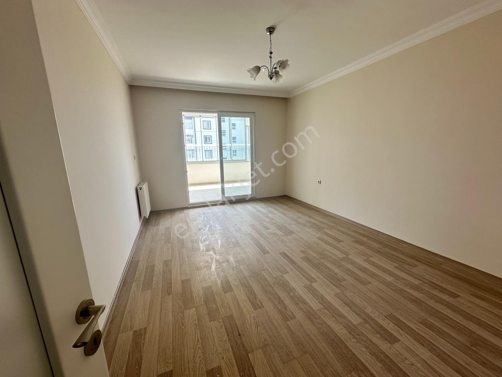 Yeni Rota Emlaktan Daire İçi Yenilenmiş Geniş 4+1 Satılık Daire — fotoğraf 9