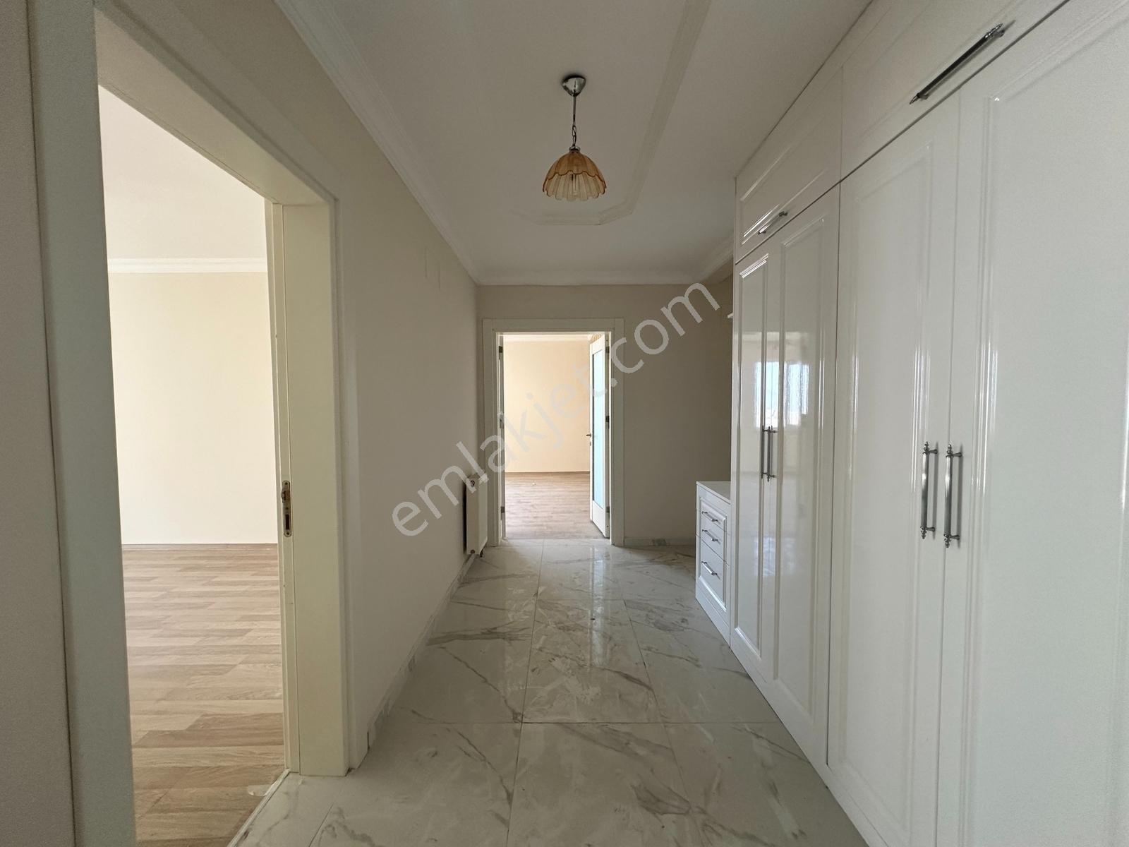 Yeni Rota Emlaktan Daire İçi Yenilenmiş Geniş 4+1 Satılık Daire — fotoğraf 16