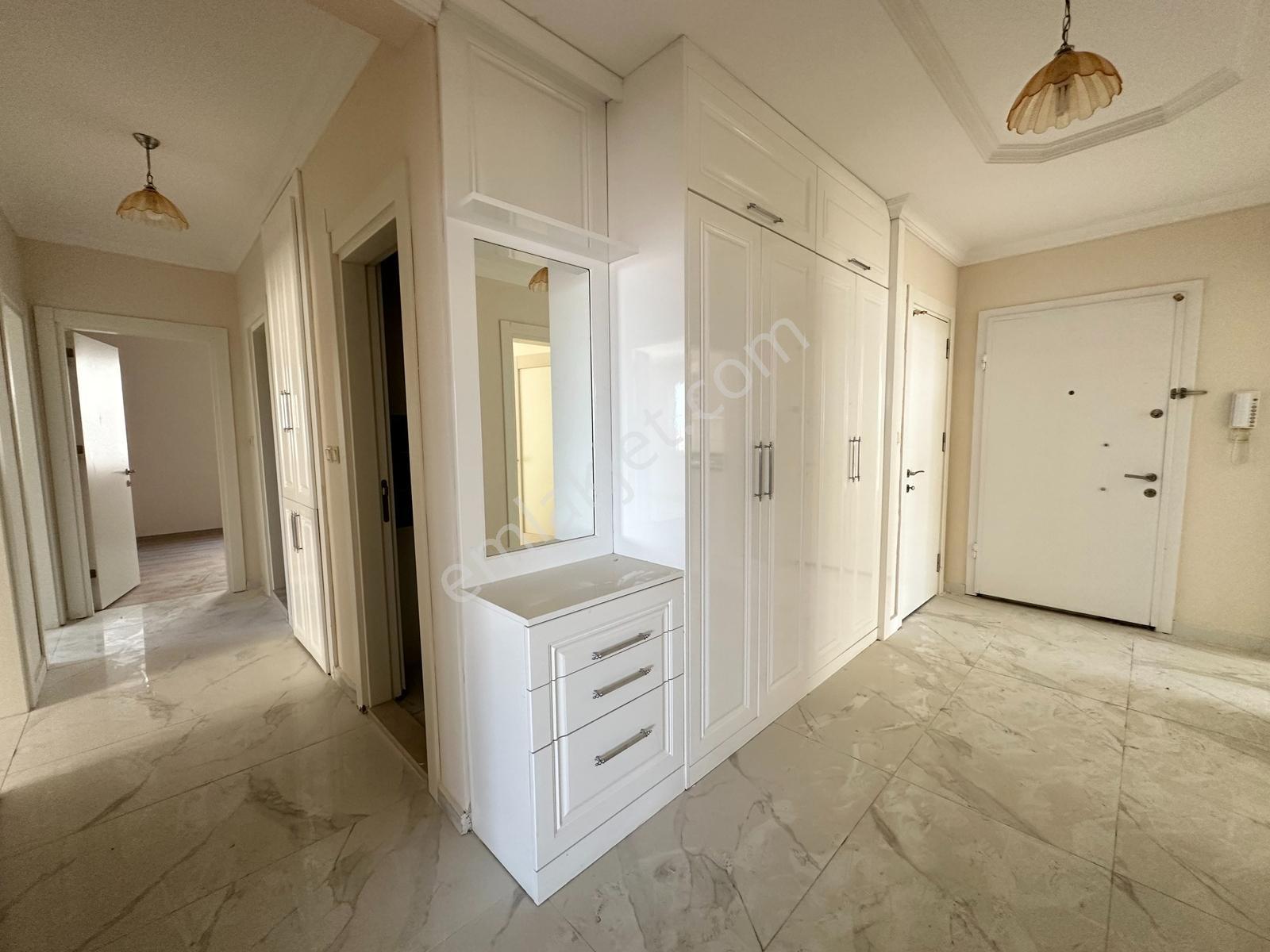 Yeni Rota Emlaktan Daire İçi Yenilenmiş Geniş 4+1 Satılık Daire — fotoğraf 20