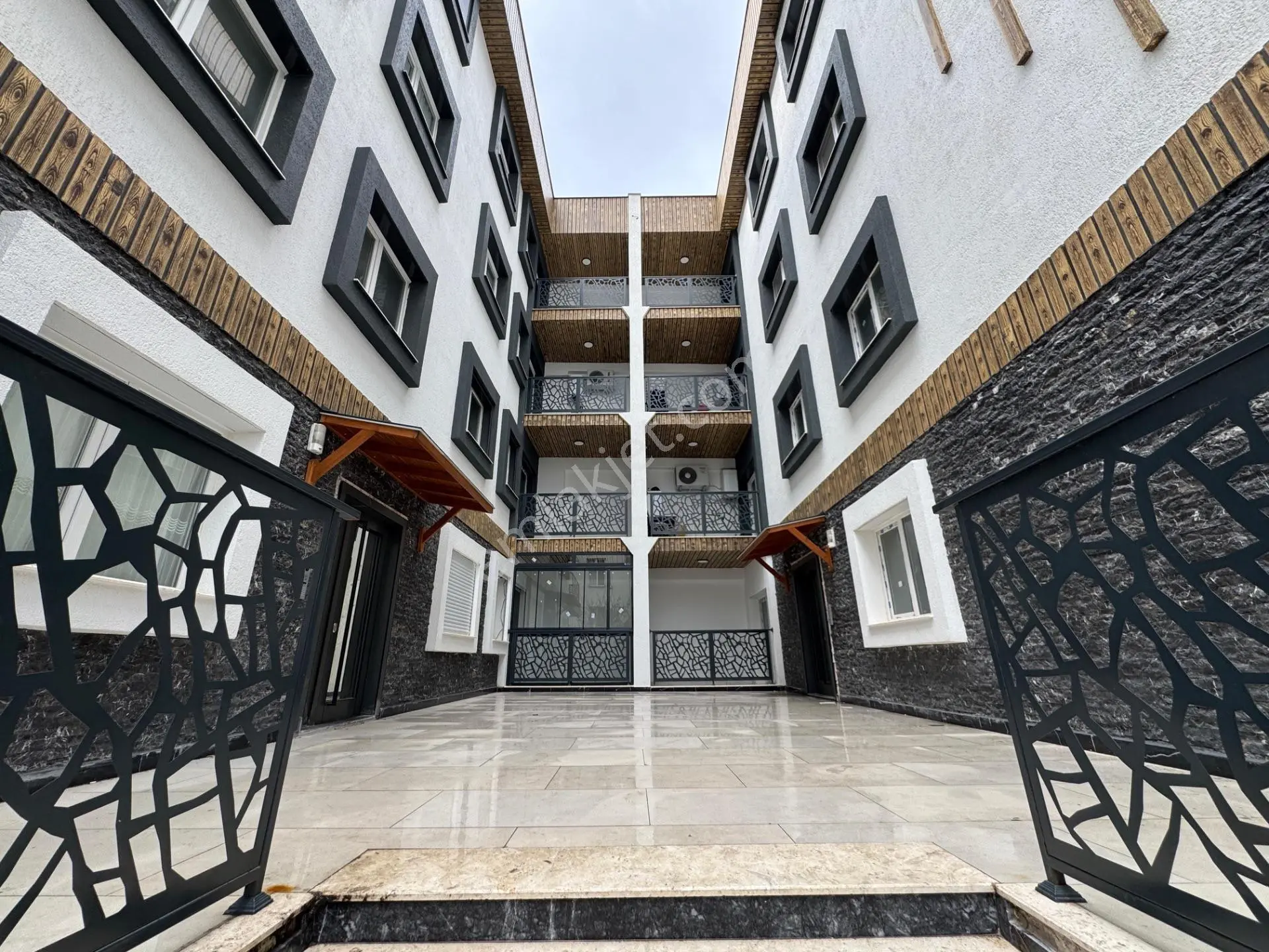 Kuşadası Davutlar Merkez Sıfır 2+1 Daire