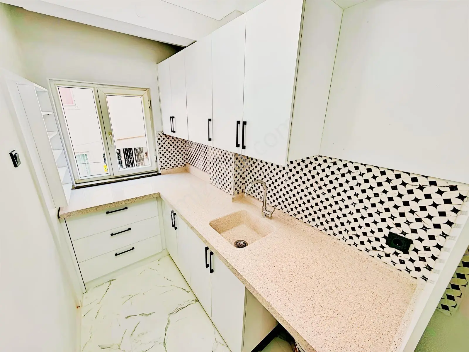 Altınkumda Tek Yetki Gültaş Emlaktan Satılık Denize 100mt 2+1 — fotoğraf 4