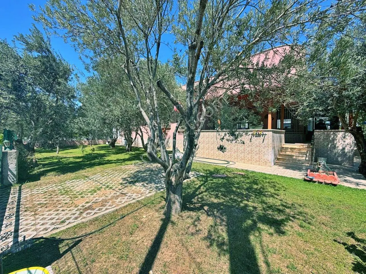 Uytundan Burhaniye İskele'De Denize 300 Metre Tam Müstakil Villa