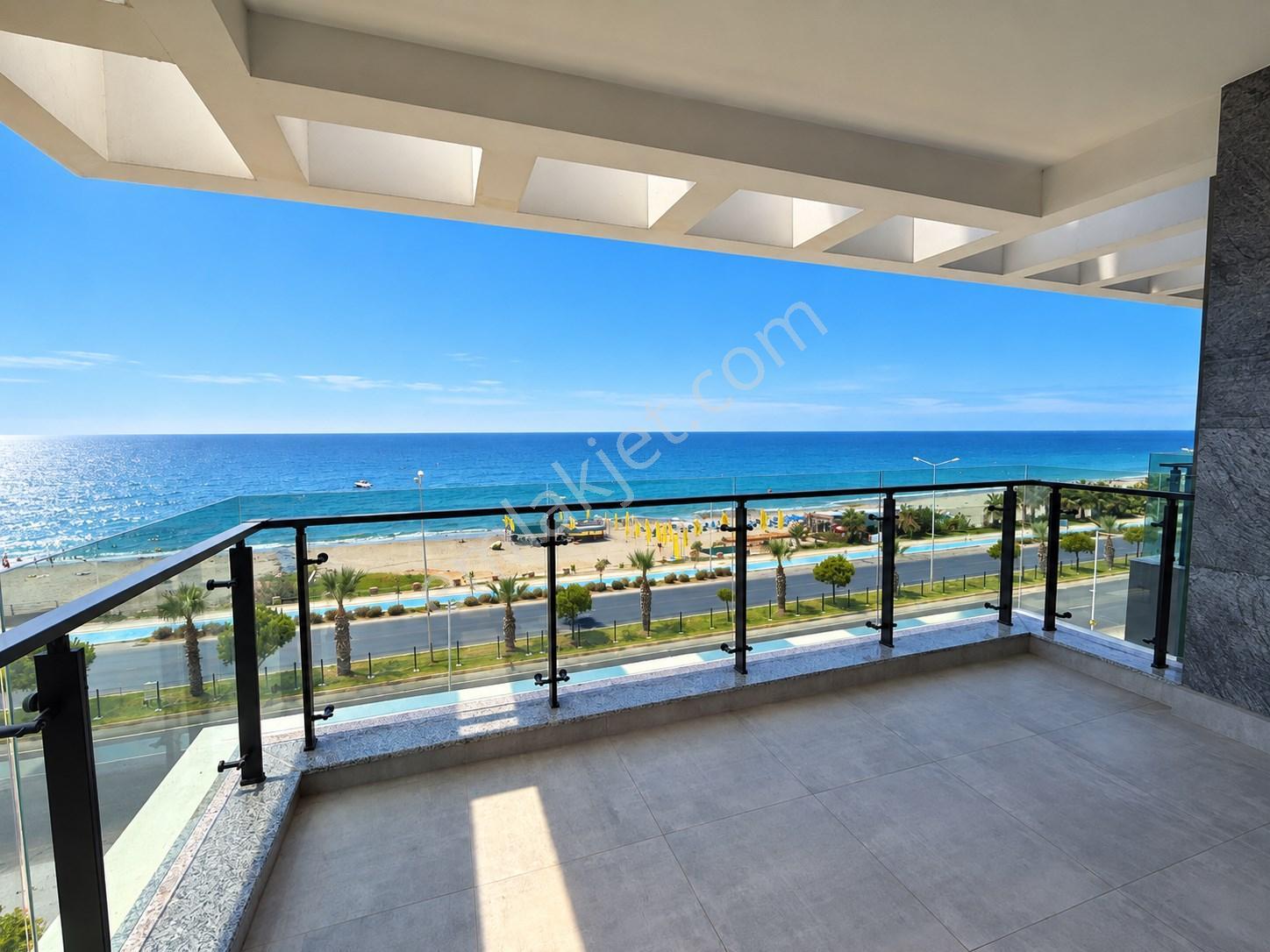 Alanya Mahmutlar’Da Denize Sıfır Ön Cephe Panoramik Deniz Manzaralı 2+1 Daire