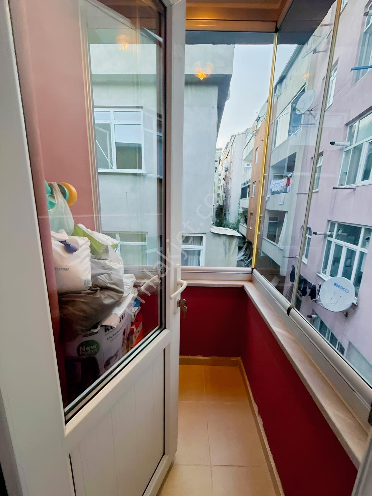 Mercan Emlak'tan 75 Yıl Da Çift Balkonlu 2+1 Satılık Daire — fotoğraf 24