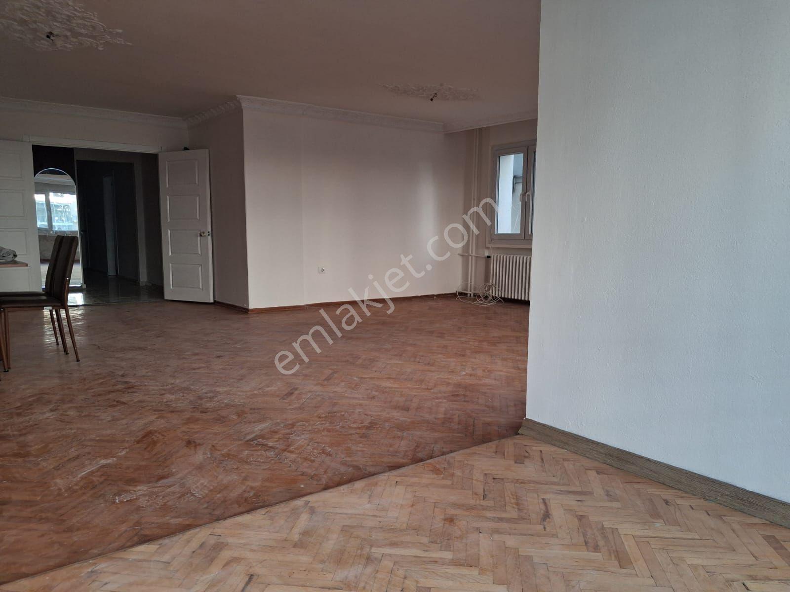 İzmir Göztepe'de 3+1 Geniş Ve Kullanışlı Satılık Daire — fotoğraf 2