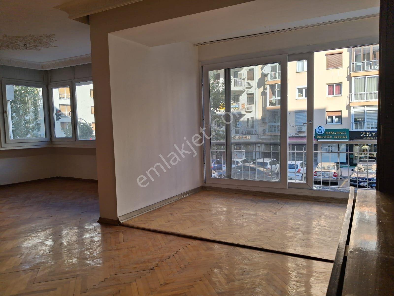 İzmir Göztepe'de 3+1 Geniş Ve Kullanışlı Satılık Daire — fotoğraf 3
