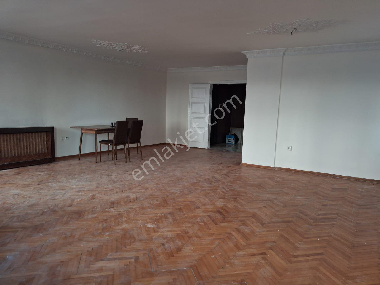 İzmir Göztepe'de 3+1 Geniş Ve Kullanışlı Satılık Daire — fotoğraf 4