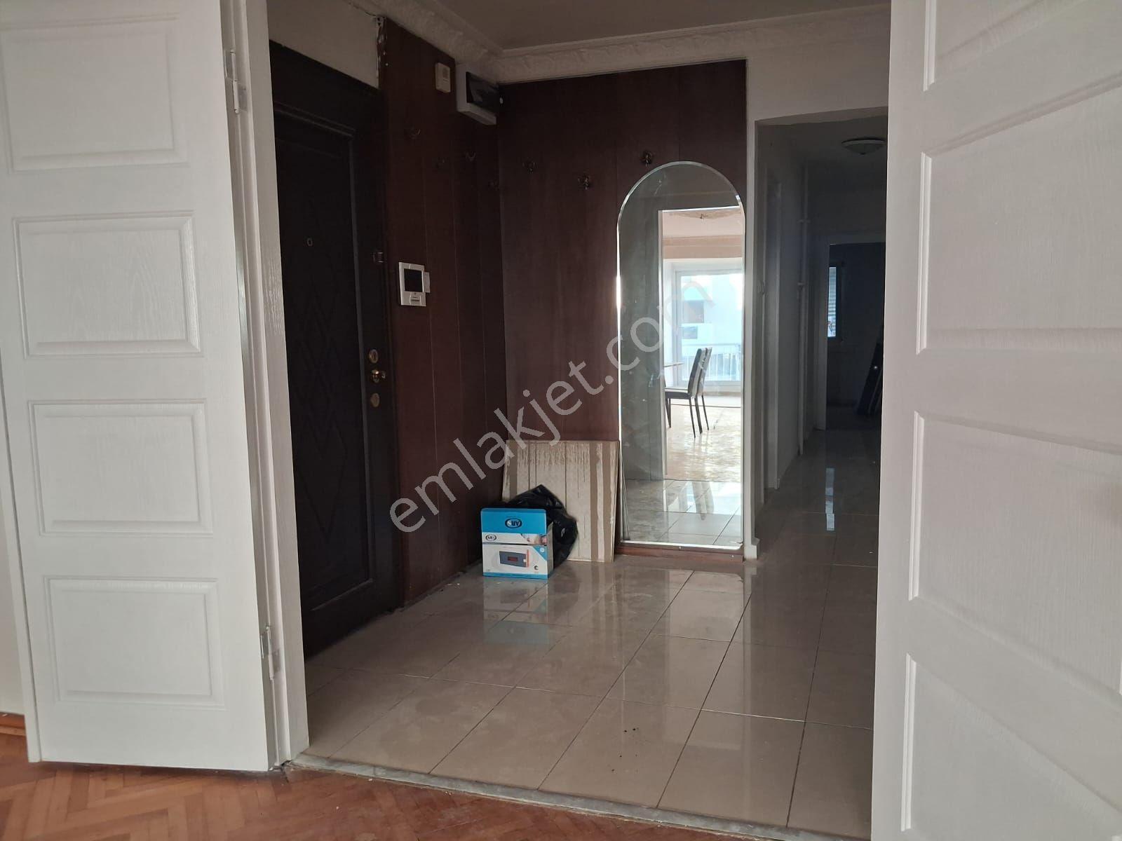 İzmir Göztepe'de 3+1 Geniş Ve Kullanışlı Satılık Daire — fotoğraf 5