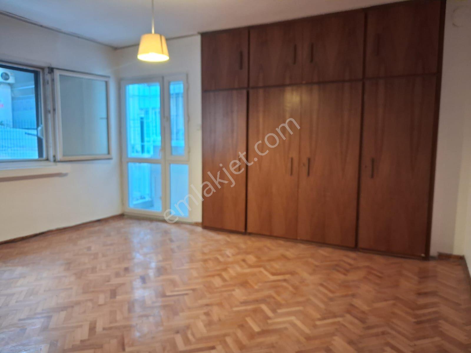 İzmir Göztepe'de 3+1 Geniş Ve Kullanışlı Satılık Daire — fotoğraf 12