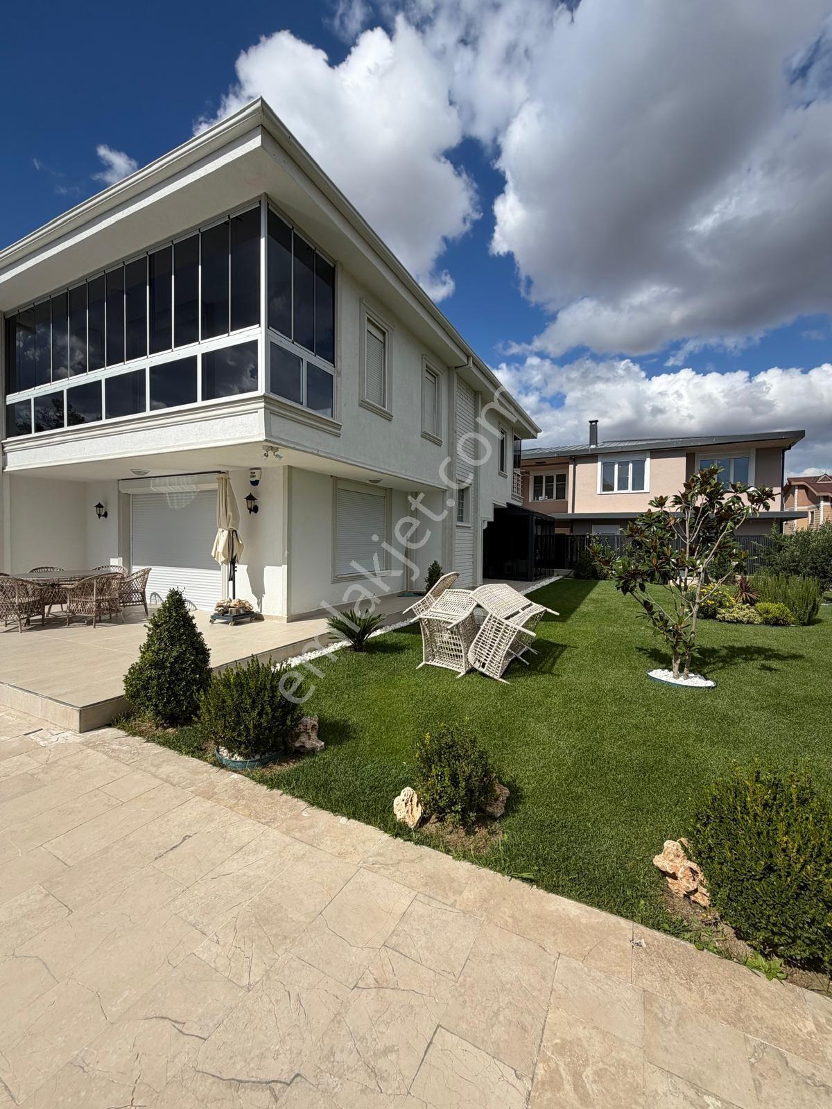 Silivri Kınalıda Denize Yakın Yüzme Havuzlu Satılık Eşyalı Villa — fotoğraf 2