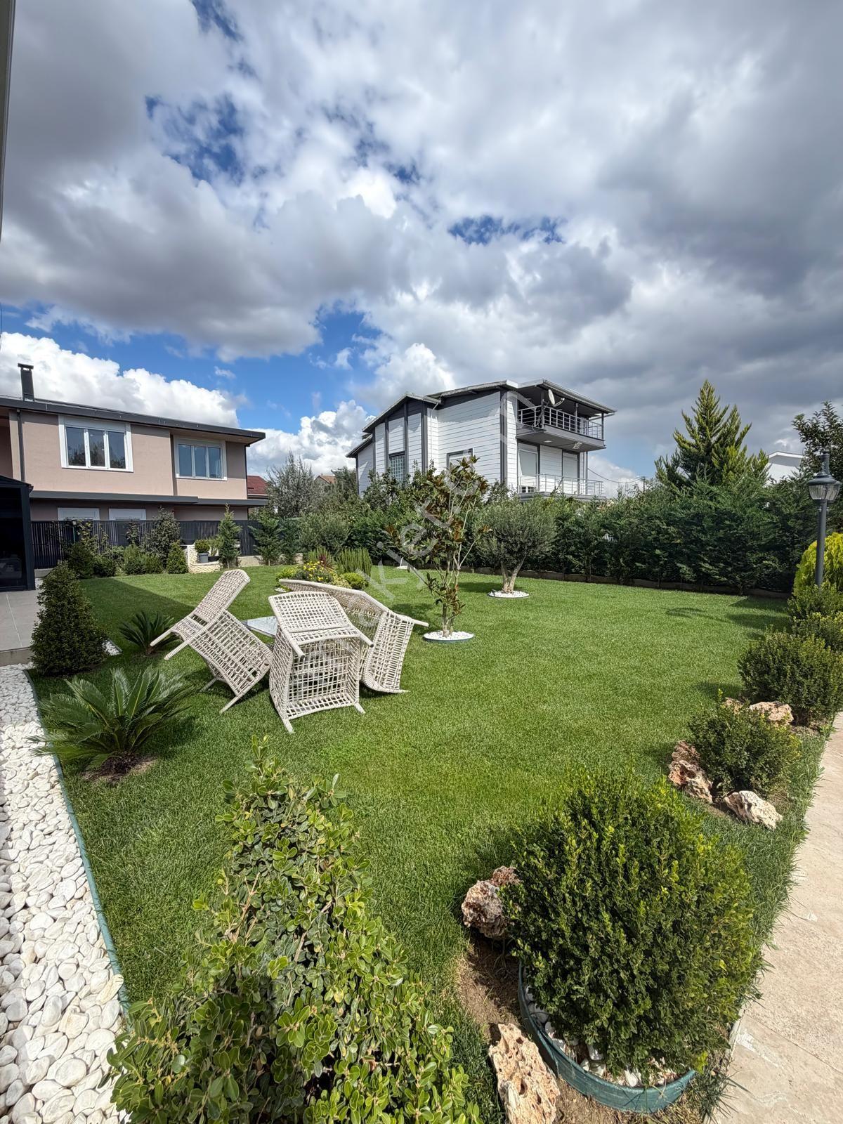 Silivri Kınalıda Denize Yakın Yüzme Havuzlu Satılık Eşyalı Villa — fotoğraf 3