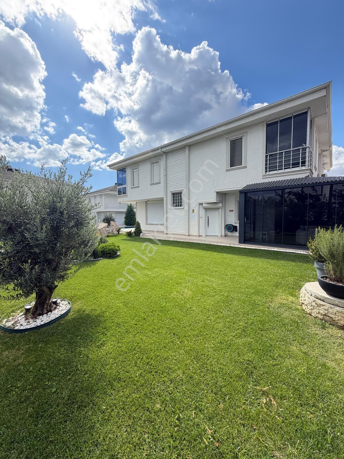 Silivri Kınalıda Denize Yakın Yüzme Havuzlu Satılık Eşyalı Villa — fotoğraf 9