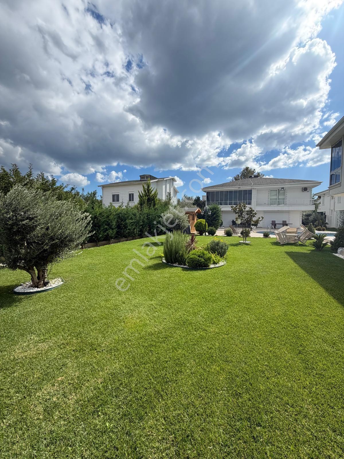 Silivri Kınalıda Denize Yakın Yüzme Havuzlu Satılık Eşyalı Villa — fotoğraf 10