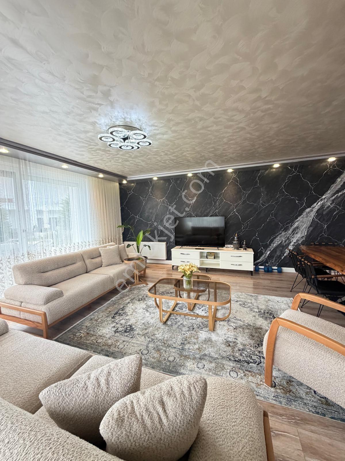 Silivri Kınalıda Denize Yakın Yüzme Havuzlu Satılık Eşyalı Villa — fotoğraf 14