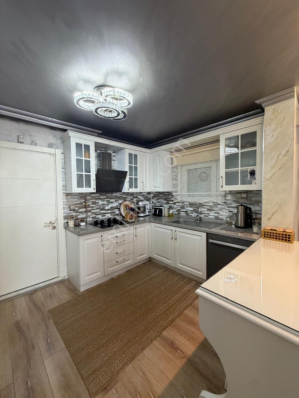 Silivri Kınalıda Denize Yakın Yüzme Havuzlu Satılık Eşyalı Villa — fotoğraf 16