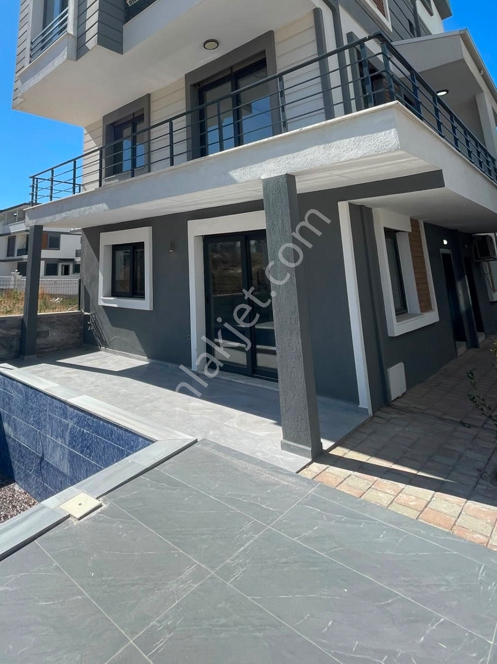 Didim Efeler Mahallesi'Nde 4+1 Havuzlu Satılık Villa