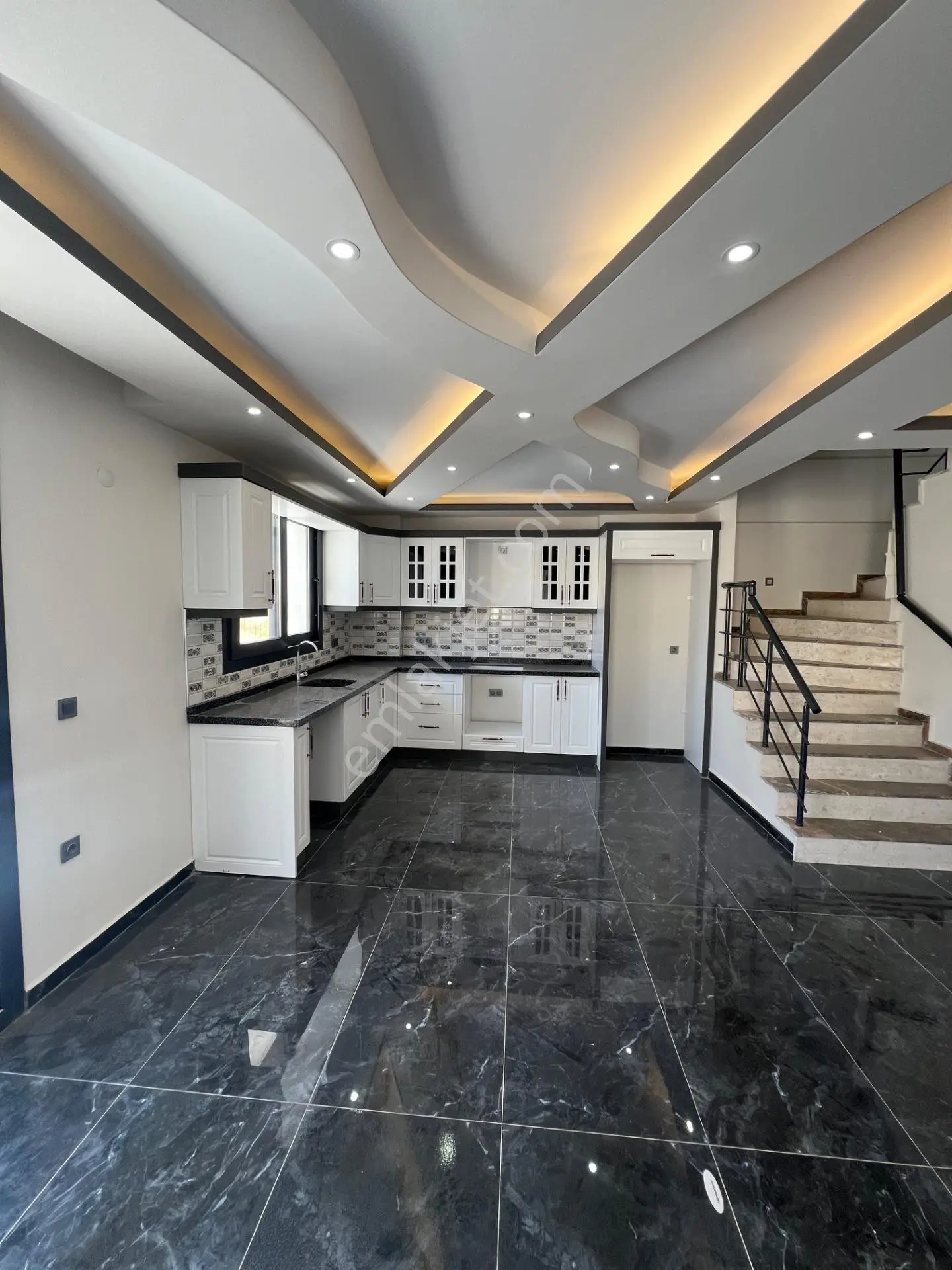 Didim Efeler Mahallesi'nde 4+1 Havuzlu Satılık Villa — fotoğraf 4