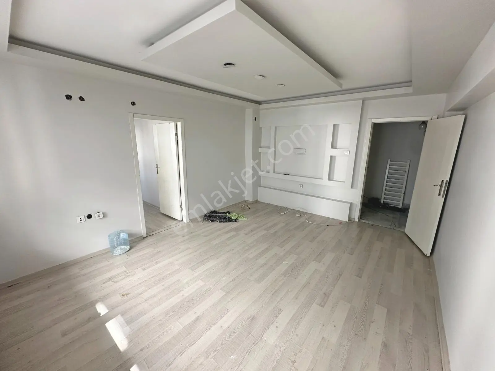 Anadolu Cad. Yakını Çift Balkonlu Ara Kat Konumunda 2+1 Satılık — fotoğraf 3