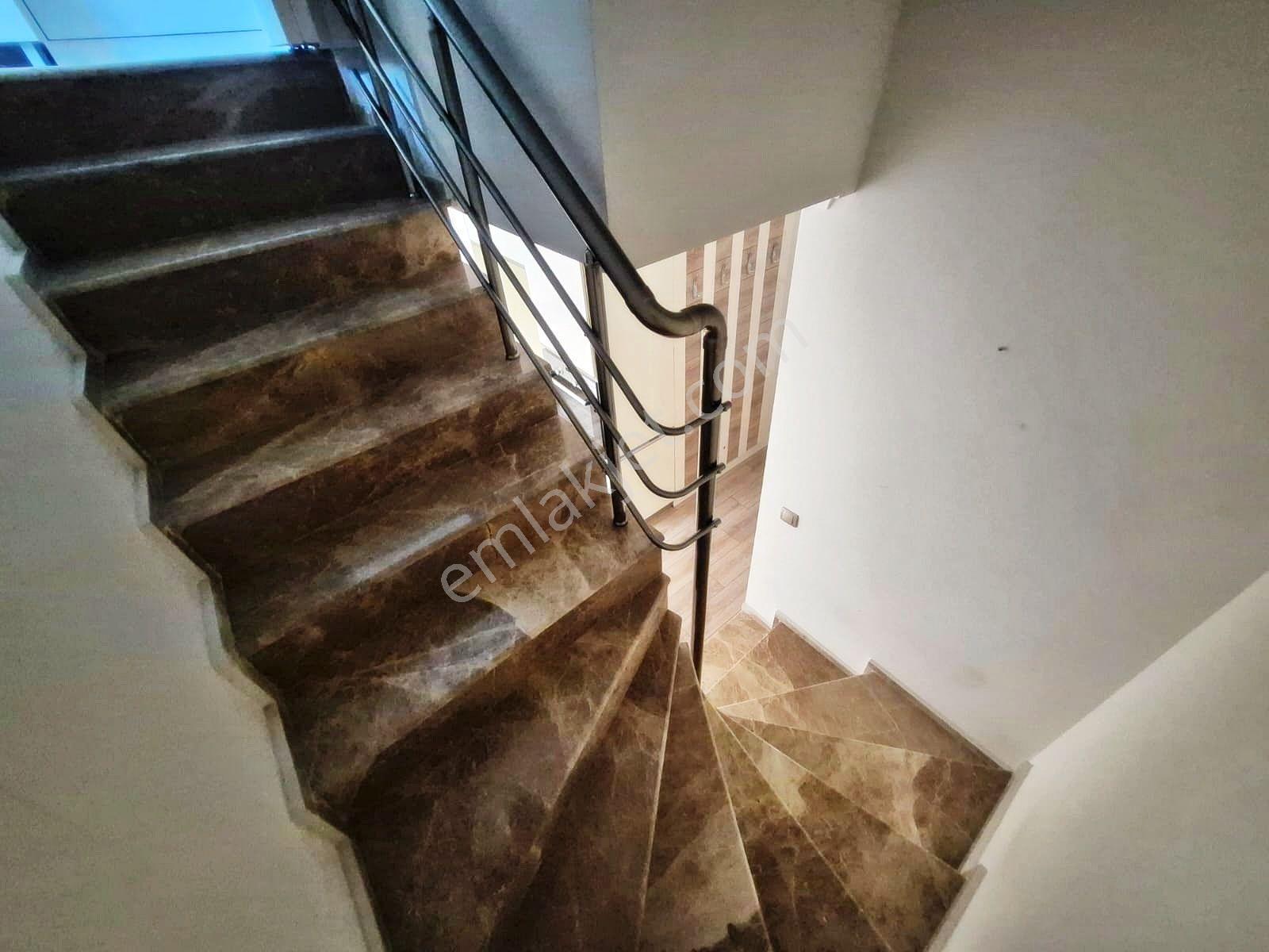 Aktif'ten Akçay'da Satılık Yüzme Havuzlu Otoparklı Harika 2+1 Dublex — fotoğraf 14