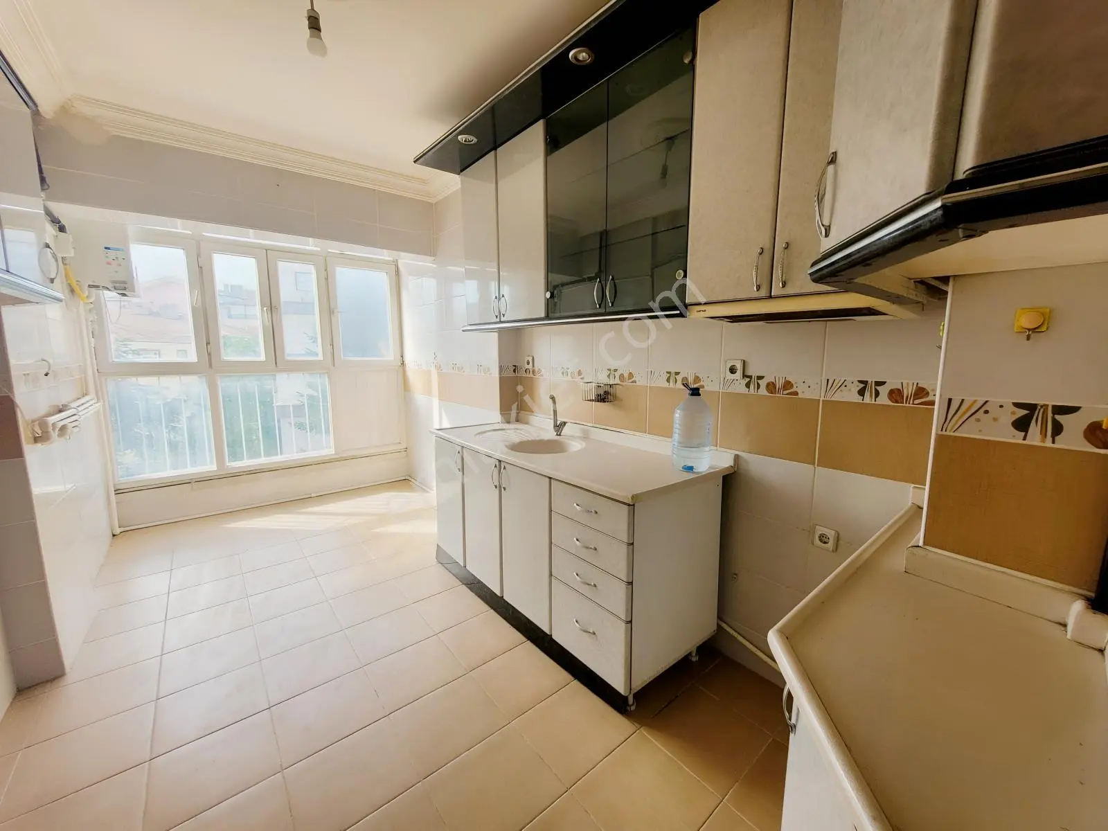 Ayvalı Rozet Sokakta 3+1 125 M2 Güneybatı Ferah Cepheli Daire ! — fotoğraf 2