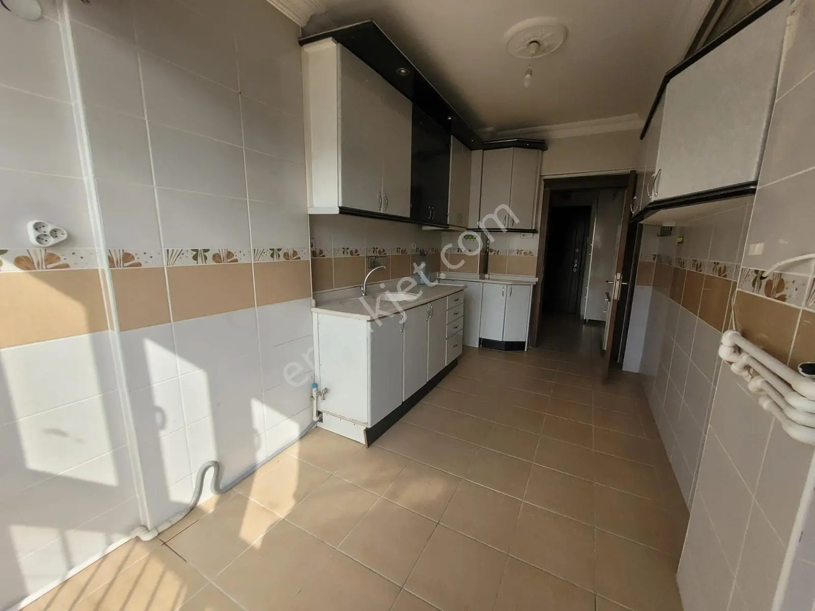 Ayvalı Rozet Sokakta 3+1 125 M2 Güneybatı Ferah Cepheli Daire ! — fotoğraf 3