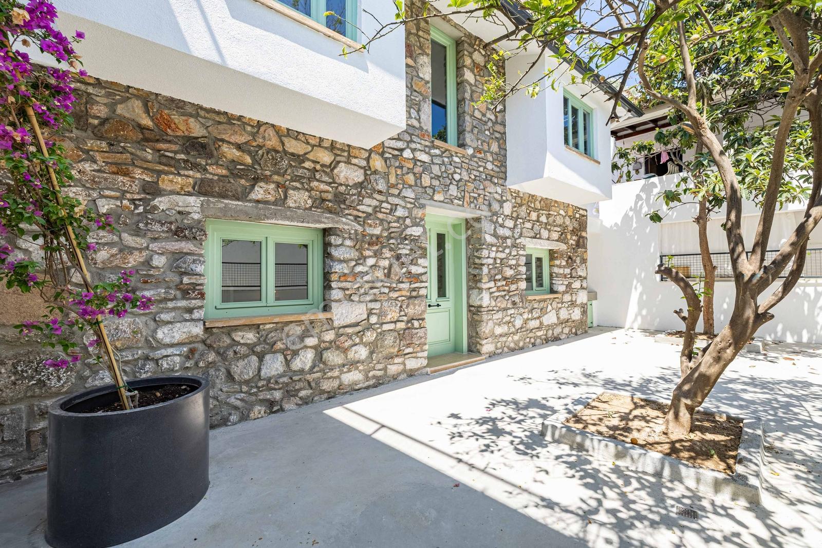Marina Ve Kale Manzaralı Yenilenmiş Otantik Bodrum Taş Evi — fotoğraf 2