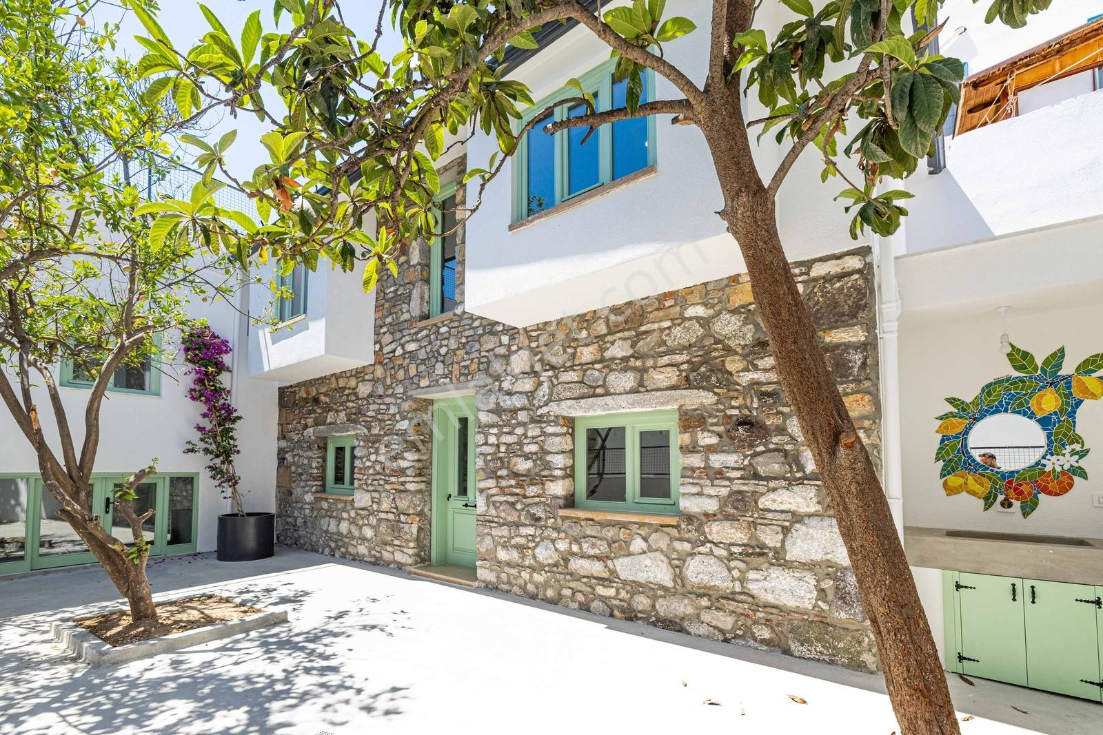 Marina Ve Kale Manzaralı Yenilenmiş Otantik Bodrum Taş Evi — fotoğraf 3