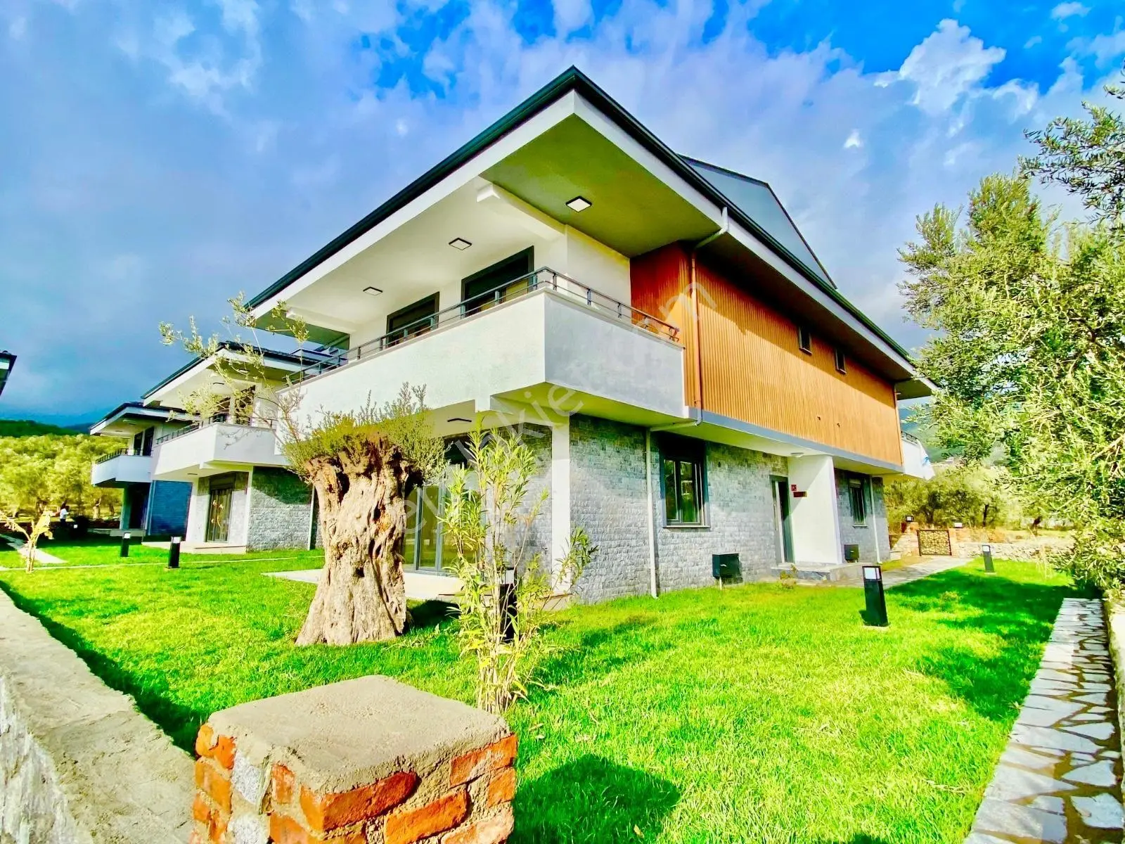 Gümüş'den Güre'de 250m² Arsa İçinde Havuzlu Muhteşem Lux 3+1 Villa — fotoğraf 3