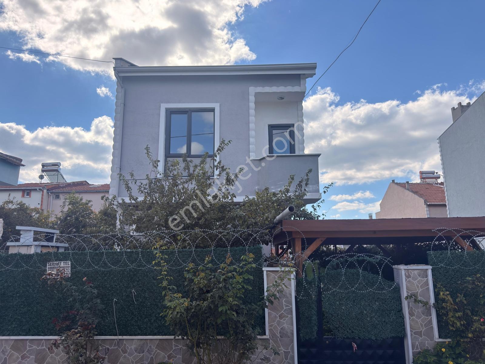 Marmara Ereğlisi Yeniçiftlik'Te Merkezi Konumda 3 Katlı Villa