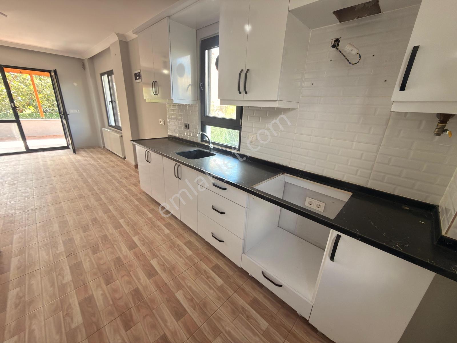 Marmara Ereğlisi Yeniçiftlik'te Merkezi Konumda 3 Katlı Villa — fotoğraf 9