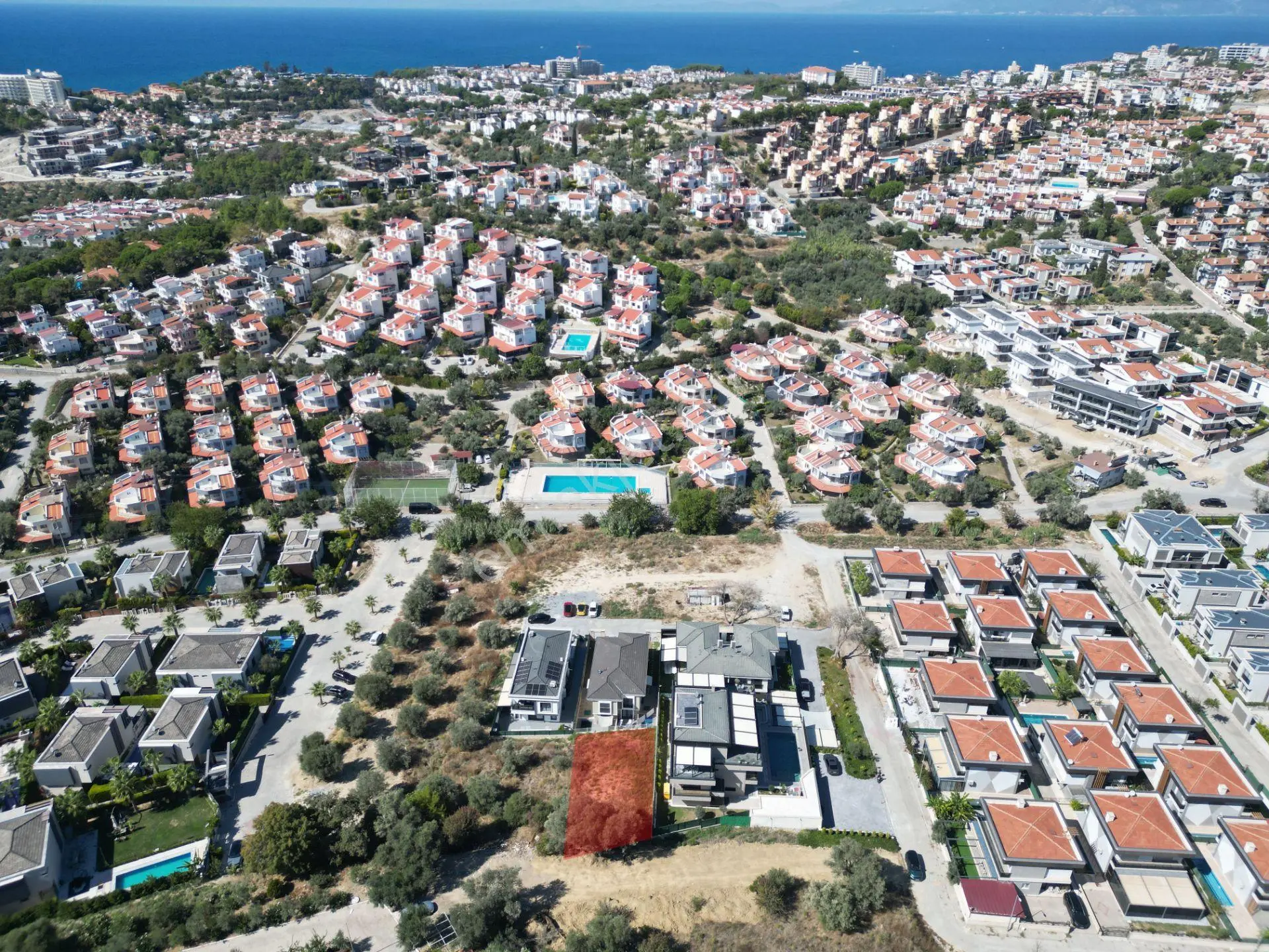 Kuşadası Kadınlar Denizi’nde 387 M² Villa İmarlı Satılık Arsa — fotoğraf 2