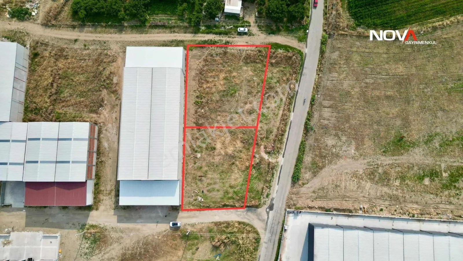Nova'dan Koşukırı Sanayisinde Yol Cepheli Köşe 840 M2 Arsa — fotoğraf 3