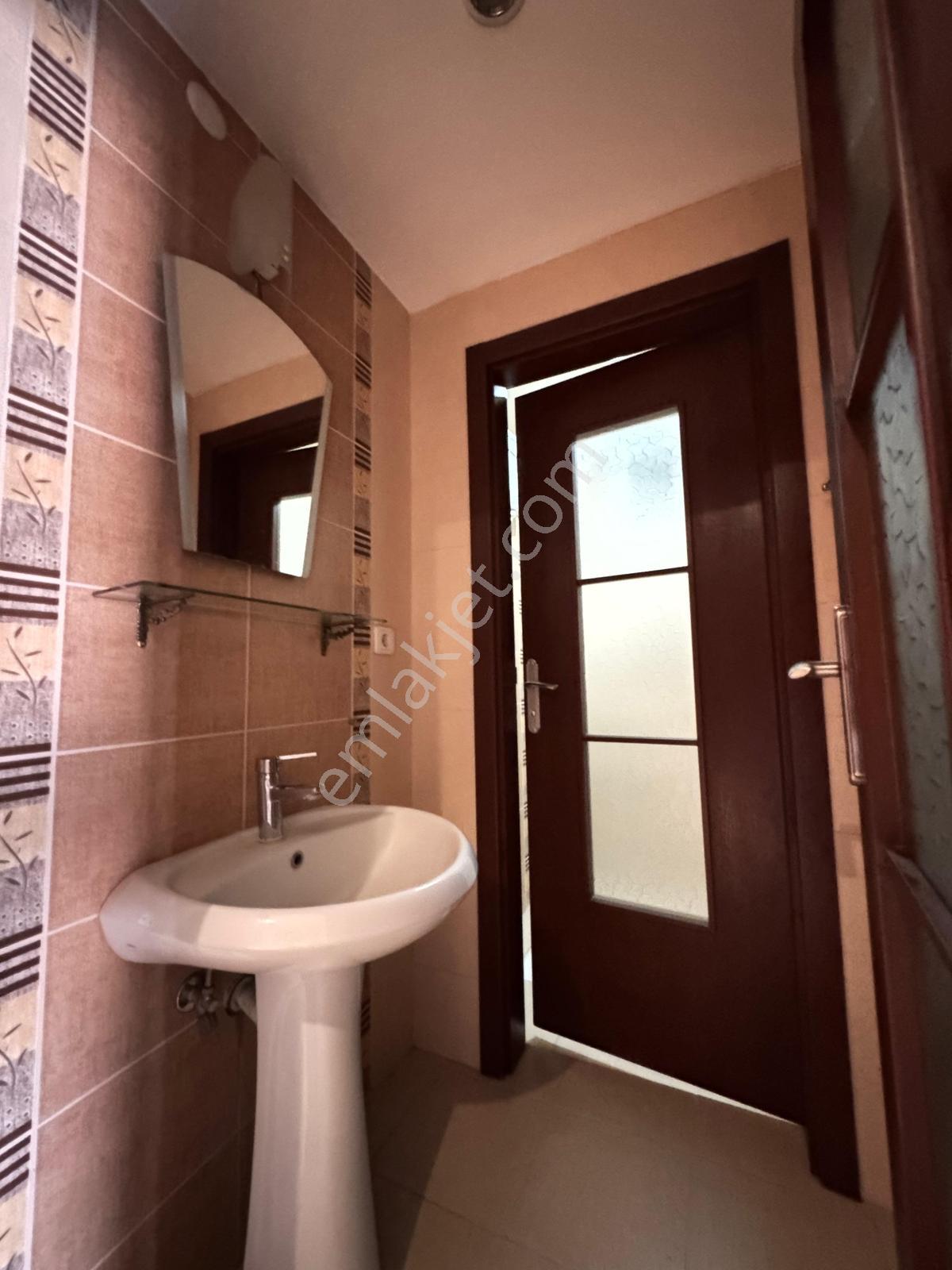 Şehrin Merkezi İhsaniye'de Yeni Binada Geniş 2+1 Ara Kat Daire ! — fotoğraf 21