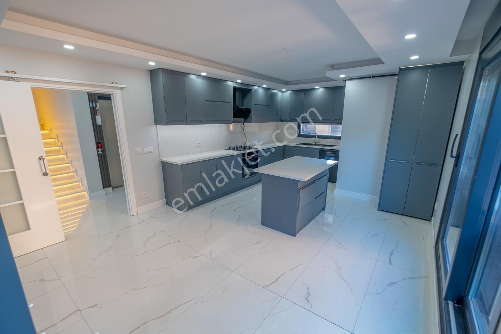 Gürpınar'da Sıfır Lüks 6+1 Müstakil Havuzlu & Asansörlü Villa — fotoğraf 11