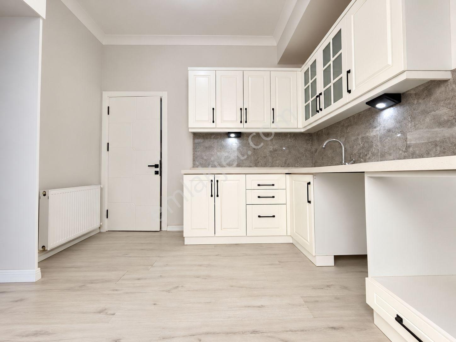 Yüksel'den Tuzcumurat'ta Cam Balkonlu Arakat Sıfır 2+1 Daire — fotoğraf 3