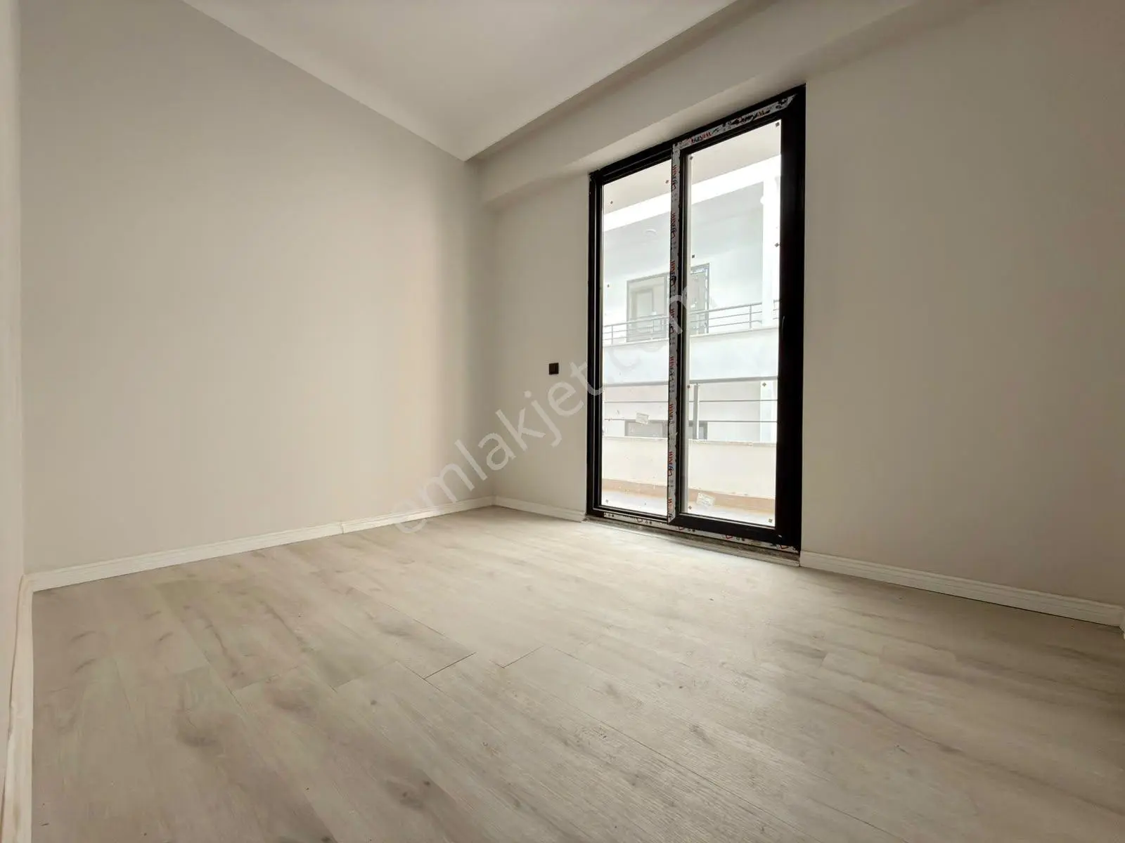 Yüksel'den Tuzcumurat'ta Cam Balkonlu Arakat Sıfır 2+1 Daire — fotoğraf 16