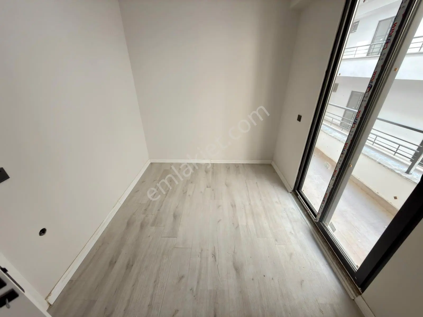 Yüksel'den Tuzcumurat'ta Cam Balkonlu Arakat Sıfır 2+1 Daire — fotoğraf 18