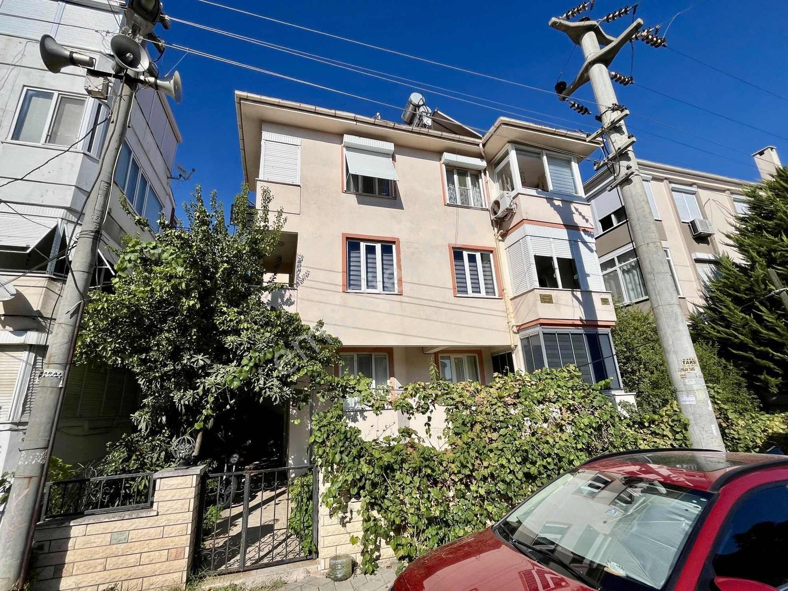 Güçlü Kardeşler Altınoluk Merkezde 2+1 Fırsat Daire