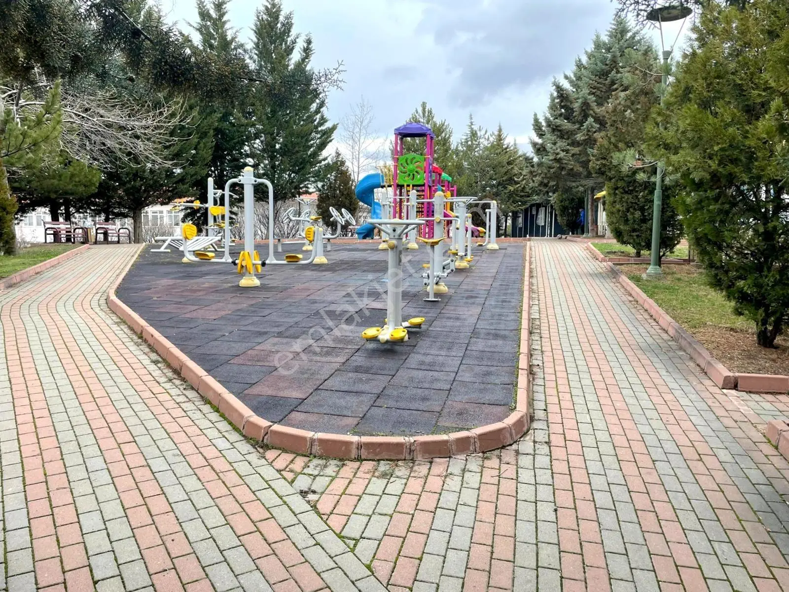 Erciyas Emlak'tan 4.kolordu Yakını 4.kat Konumunda 2+1 Tapulu — fotoğraf 3