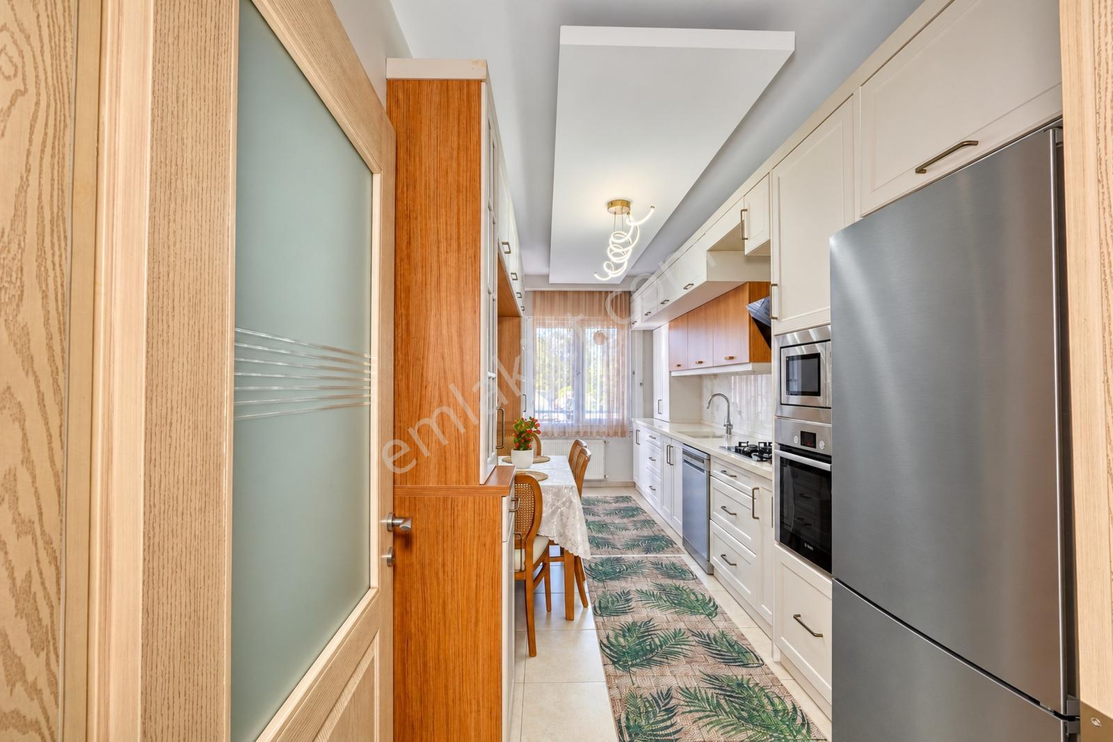Ataşehir Kent Hastanesi Yakınında Yenilenmiş Geniş 3+1 Satılık — fotoğraf 3
