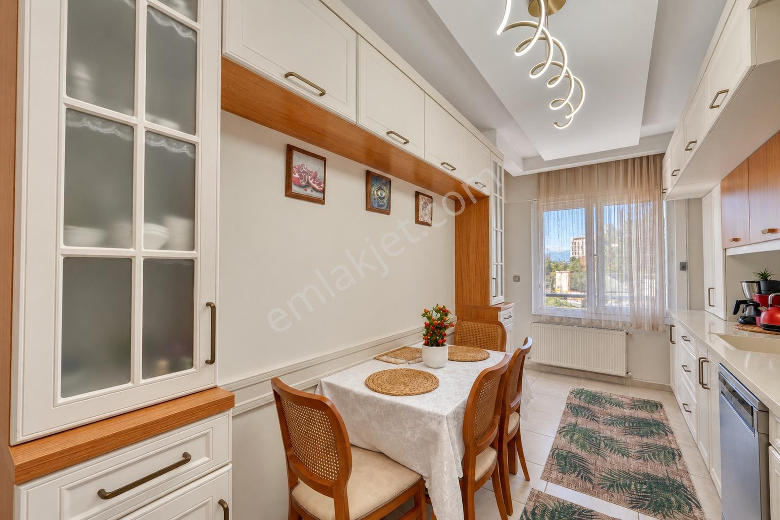 Ataşehir Kent Hastanesi Yakınında Yenilenmiş Geniş 3+1 Satılık — fotoğraf 7