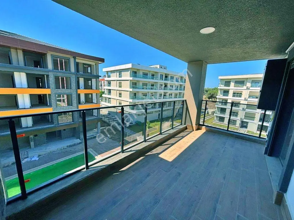 Uytundan Örende Havuzlu Ultralüks Sitede 2+1 Akıllı Daire — fotoğraf 14
