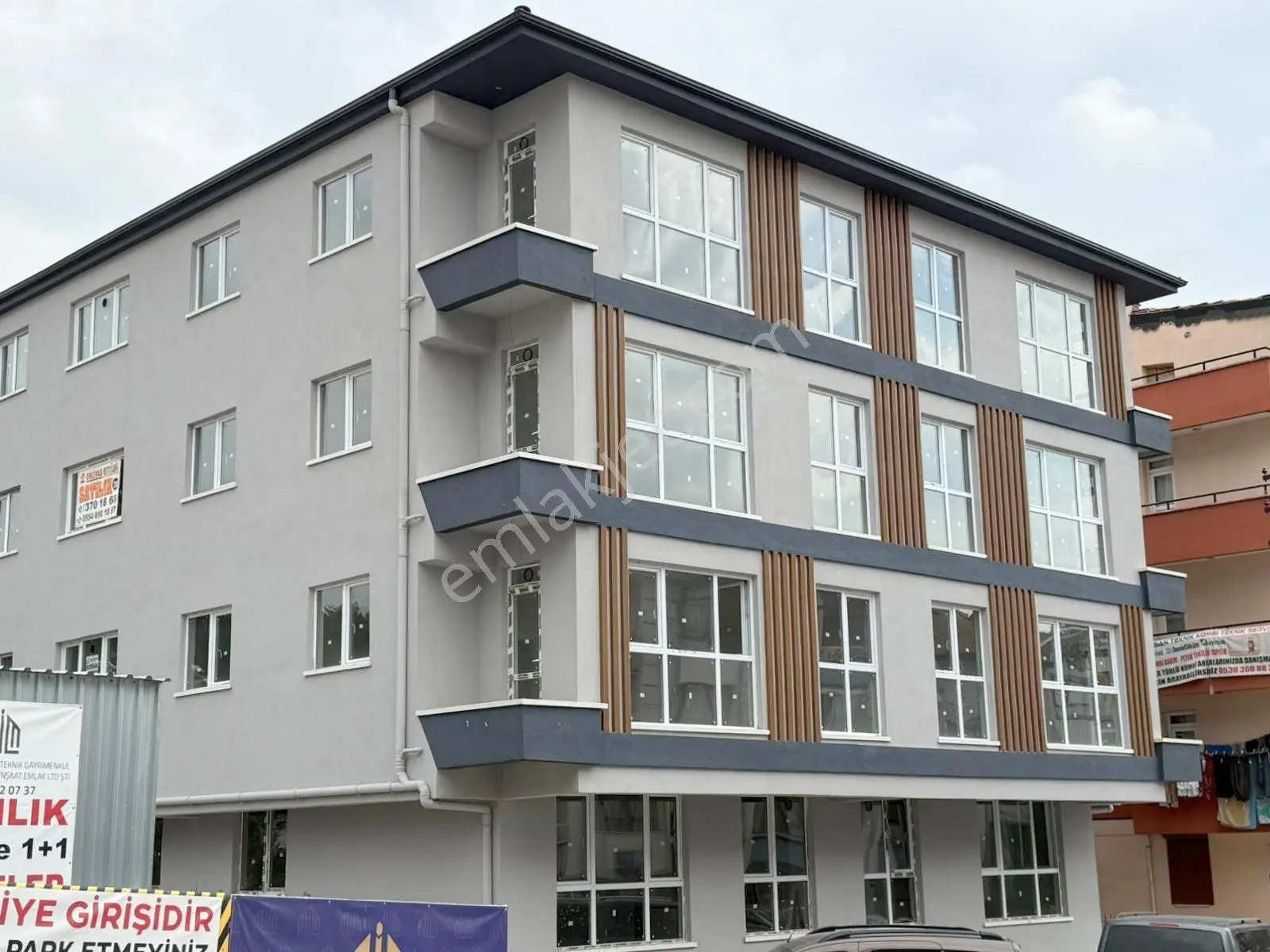 Erciyas'tan Cadde Üzeri Askeriye Yakını Katta 1+1 Sıfır Daire — fotoğraf 2